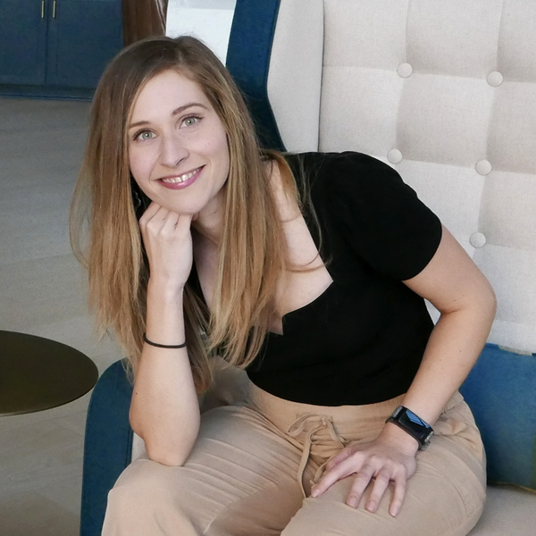 Dr. Kara Larson, leadership coach and wellness expert. Boost productivity, prevent burnout and lead effectively in the AI era.